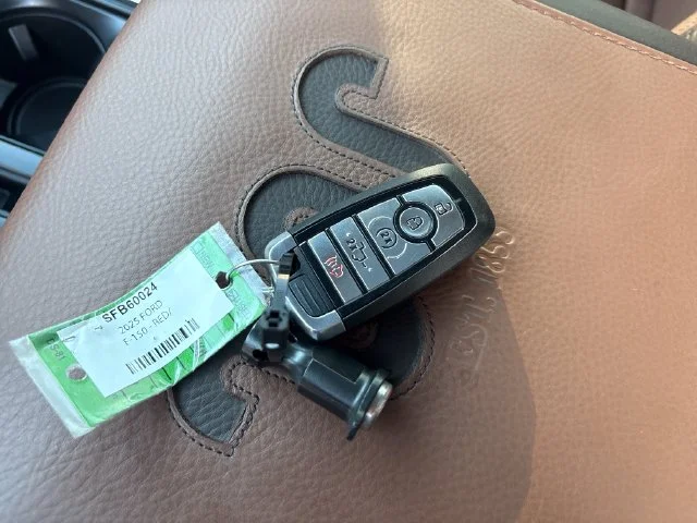 Used 2025  Ford King Ranch image 30