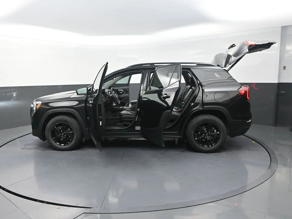 Used 2022 Black GMC AT4 image 35