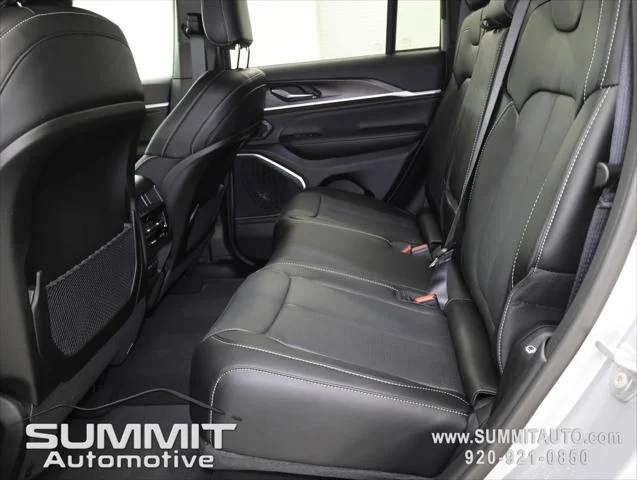 New 2026 Silver Zynith Exterior Paint Jeep Limited image 9