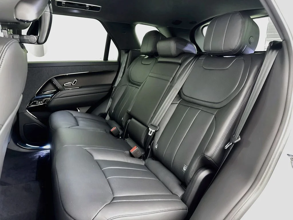 New 2026 Borasco Grey Land Rover Dynamic SE image 25
