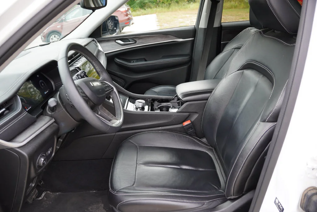Used 2023 White Jeep Limited image 5