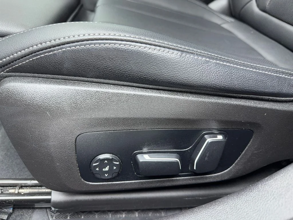 Used 2024 Gray BMW 330i image 32