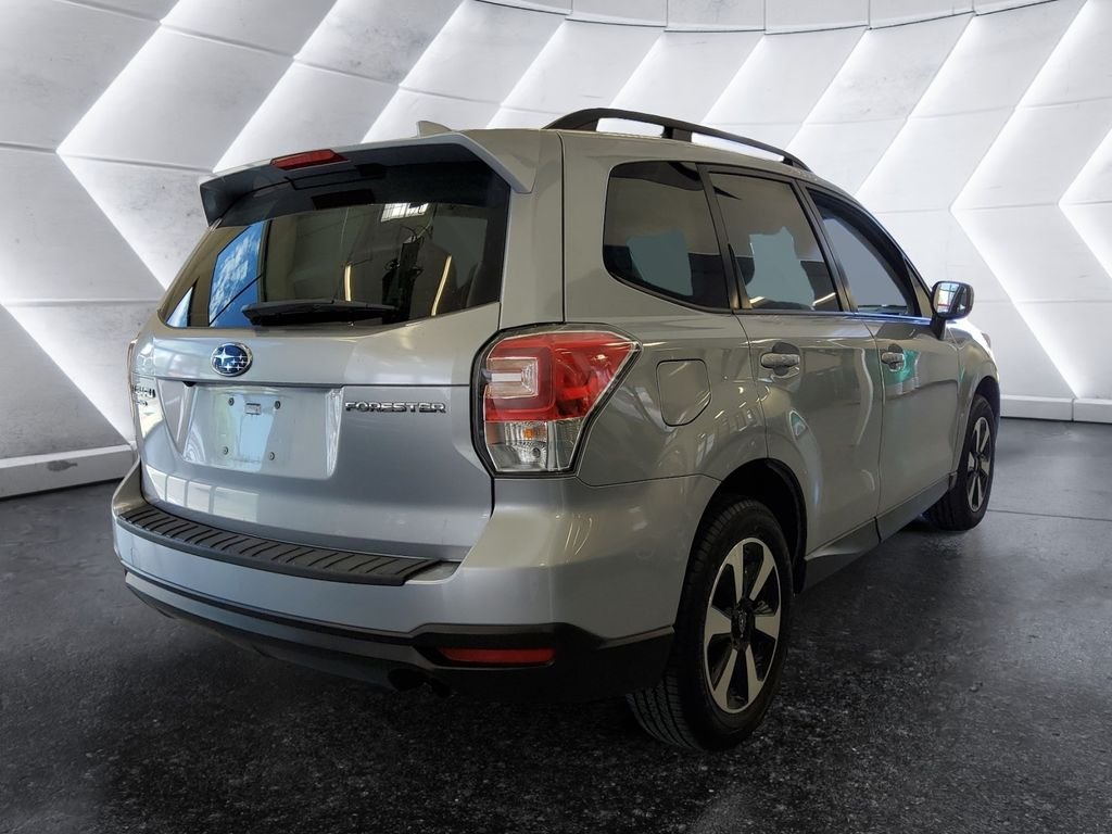 Used 2018 Silver Subaru 2.5i Premium image 4