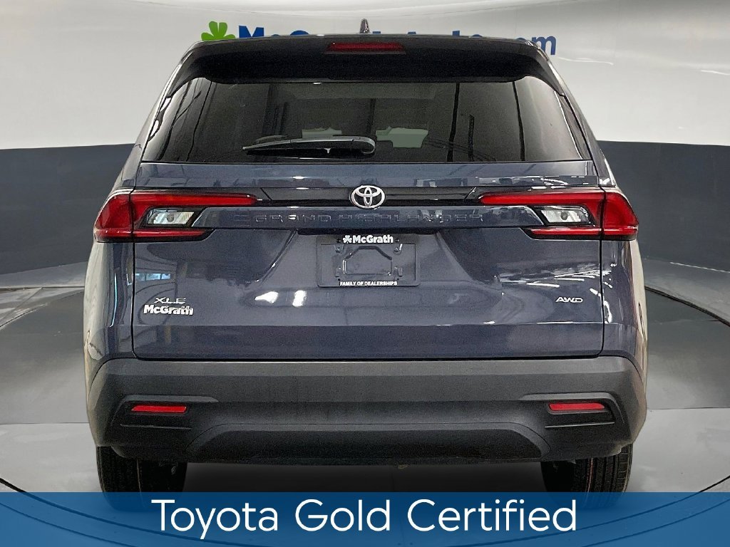 Used 2025 White Toyota XLE image 7