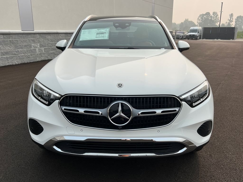 New 2026 Polar White Mercedes-Benz GLC 300 image 3