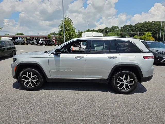 Used 2025 Silver Jeep Limited image 4