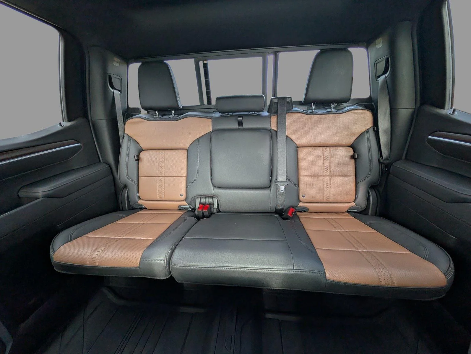 Used 2025 Sterling Gray Metallic Chevrolet High Country image 15