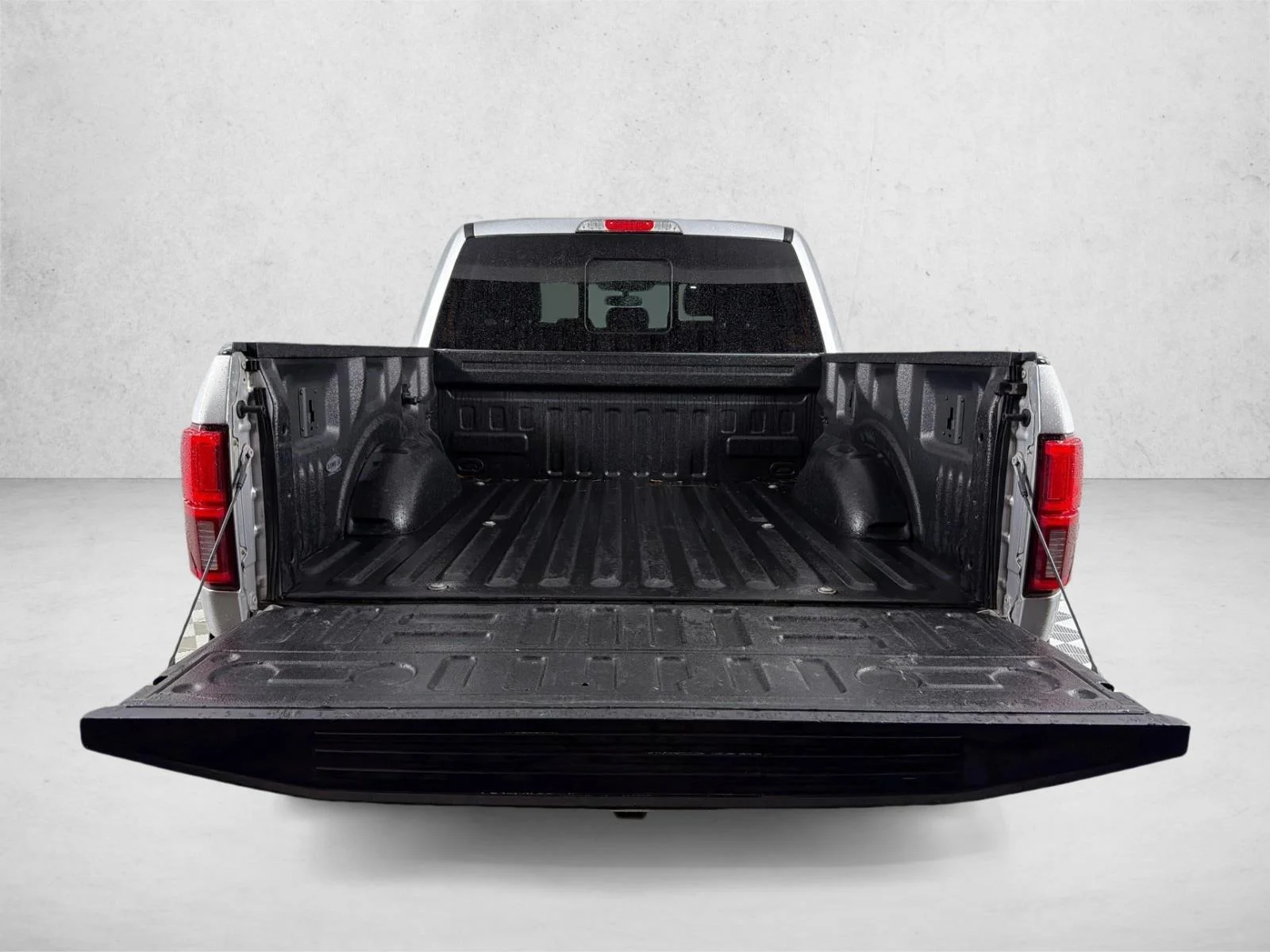 Used 2019 White Ford Platinum image 19