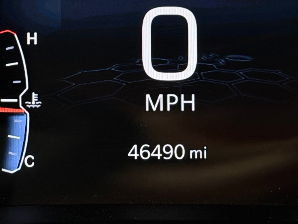 Used 2025 White Jeep Latitude image 16