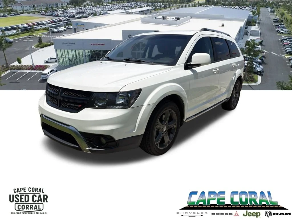 Used 2015 White Dodge Crossroad image 1