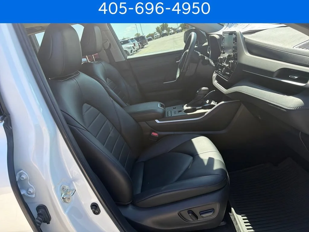 Pre-Owned 2022 Toyota Highlander XLE