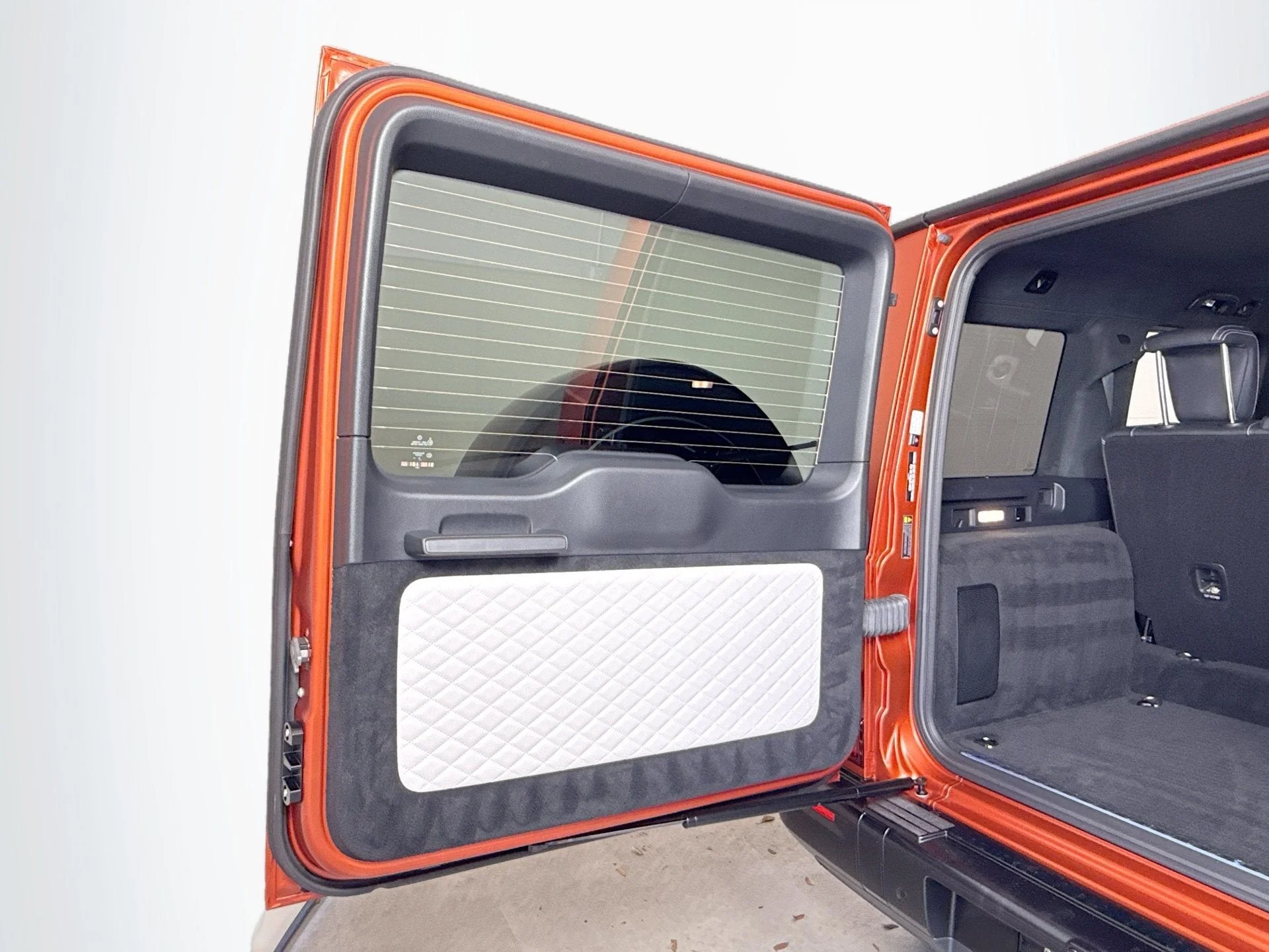 Used 2025 MANUFAKTUR Copper Orange Magno Mercedes-Benz G 63 AMG® image 29