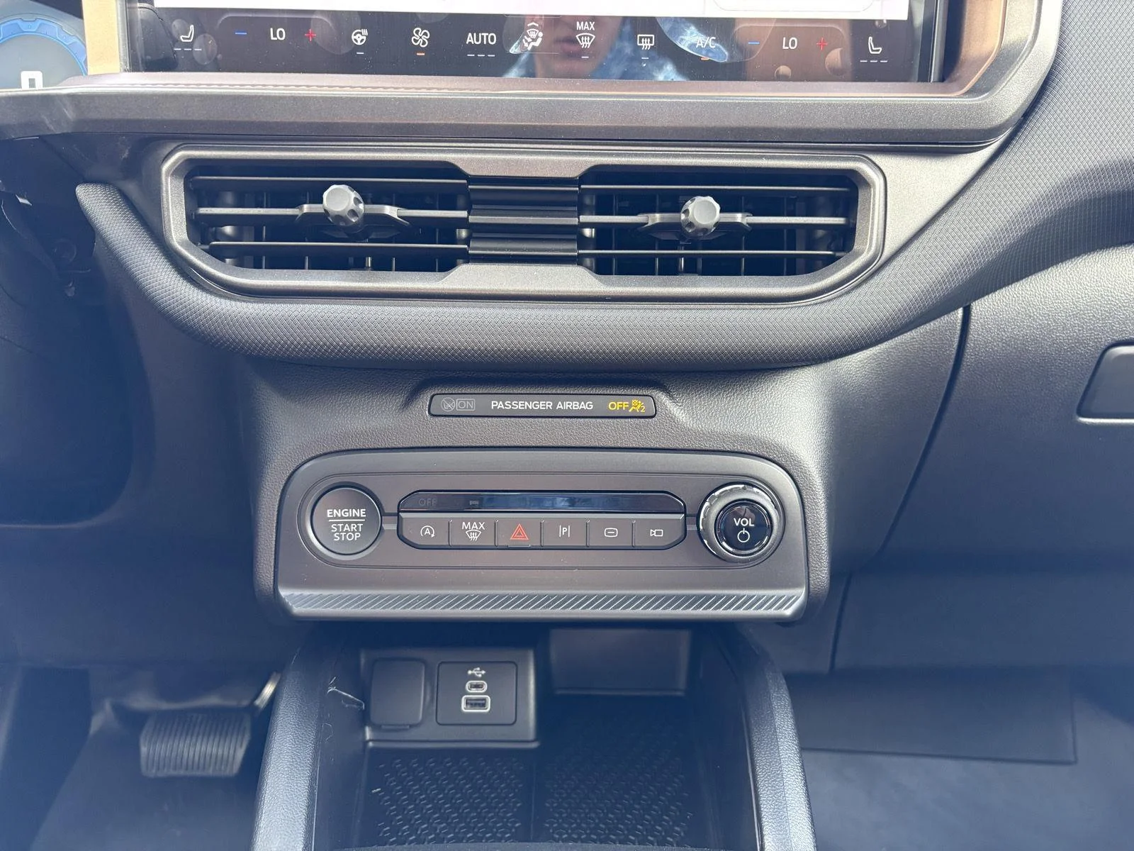 New 2026 Space White Metallic Ford Outer Banks® image 15
