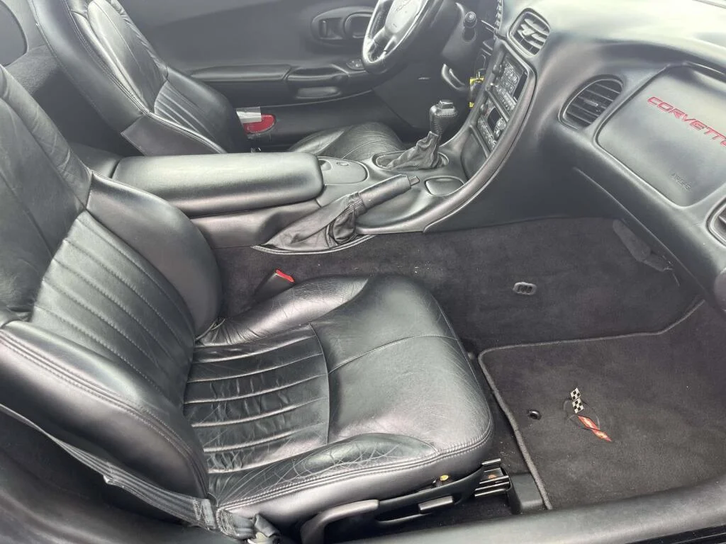 Used 2000 Black Chevrolet  image 17
