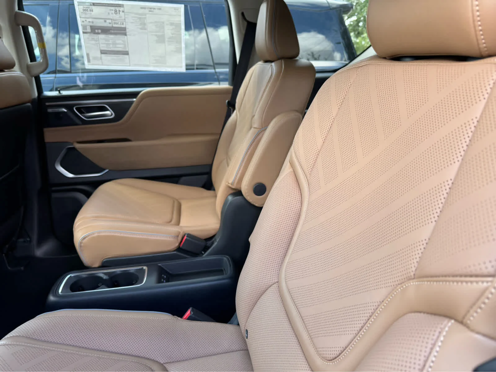 New 2027 RADIANT WHITE INFINITI Luxe 2WD image 21