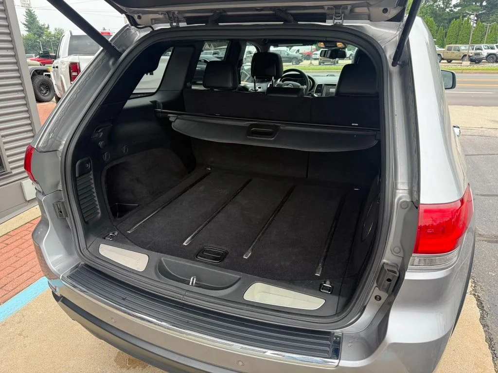 Used 2014 Silver Jeep Limited image 12