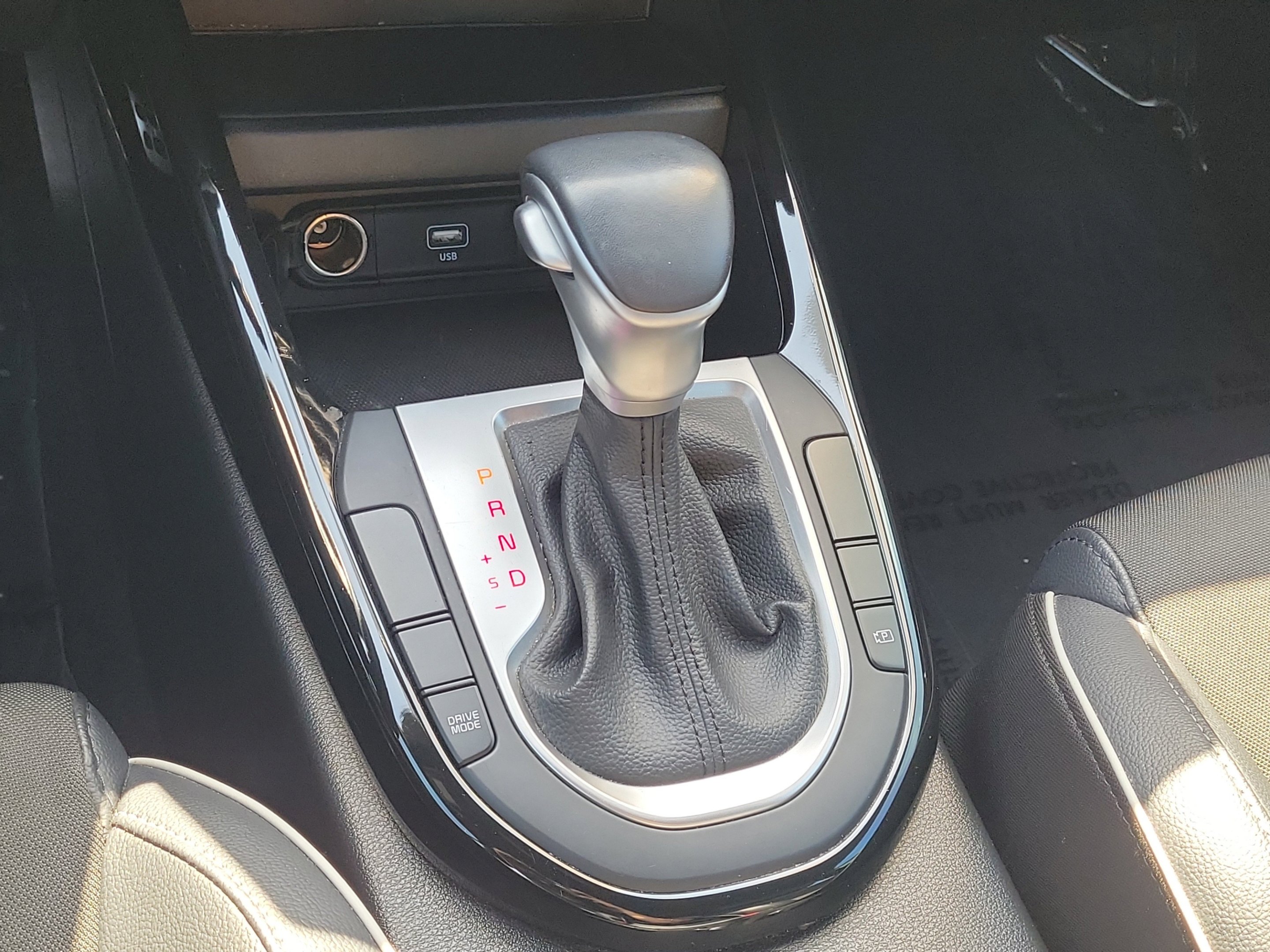 Used 2023 Snow White Pearl Kia GT-Line image 19