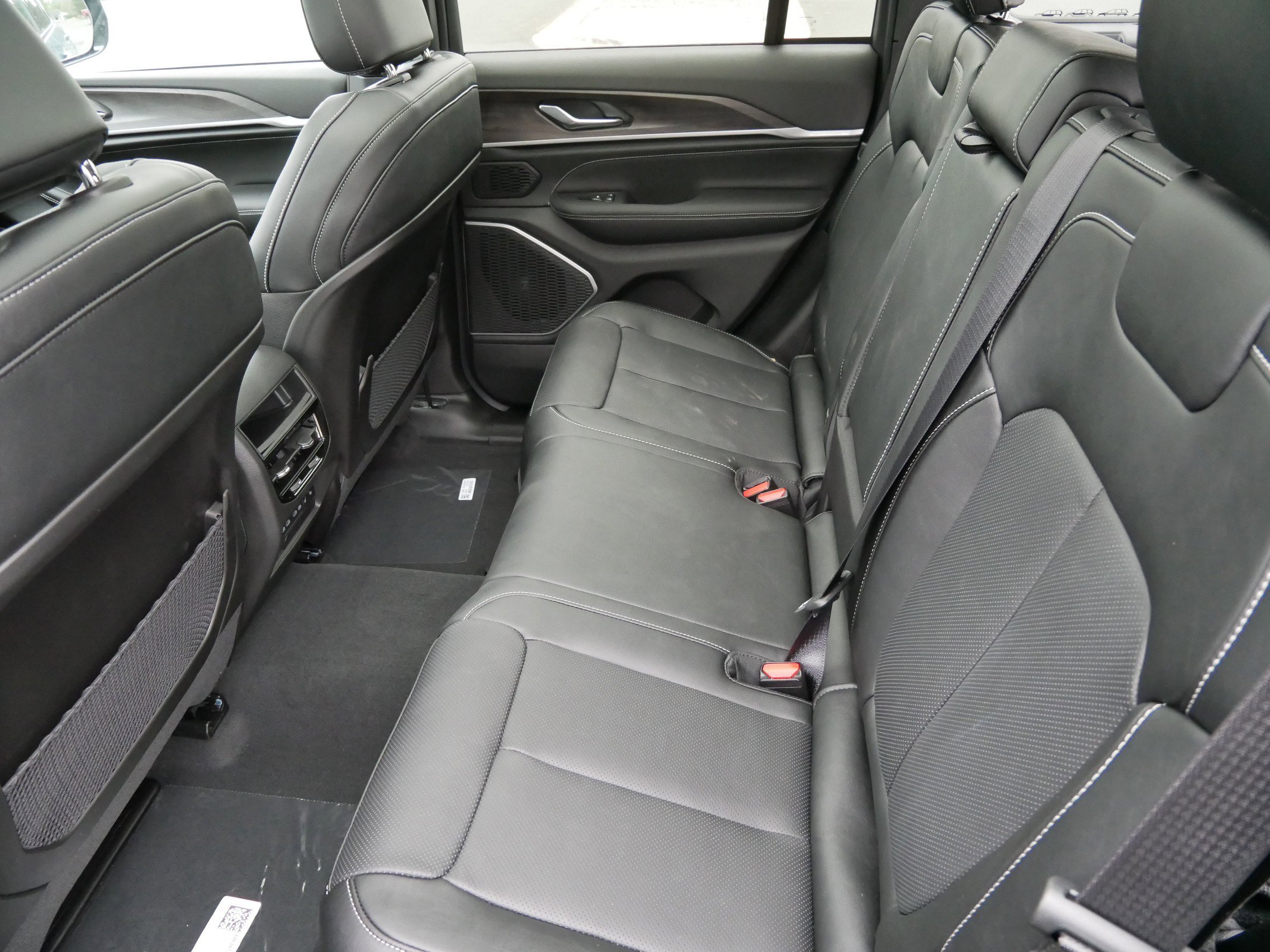 New 2026 Steel Blue Exterior Paint Jeep Limited Reserve image 12