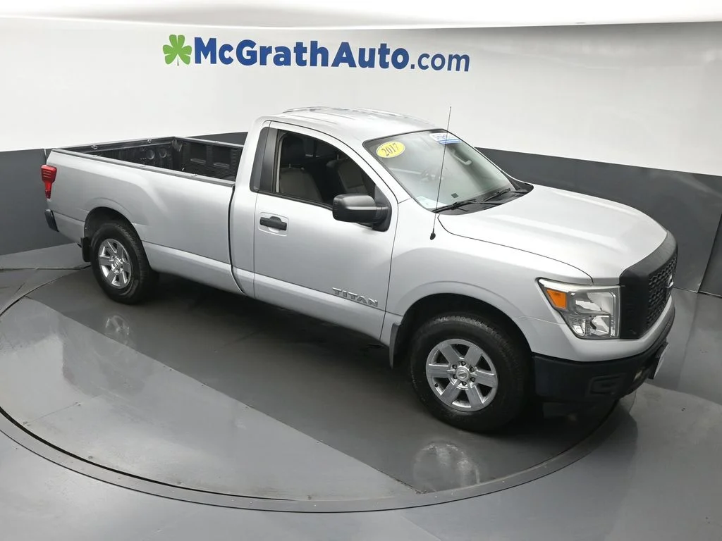 Used 2017 Silver Nissan S image 3
