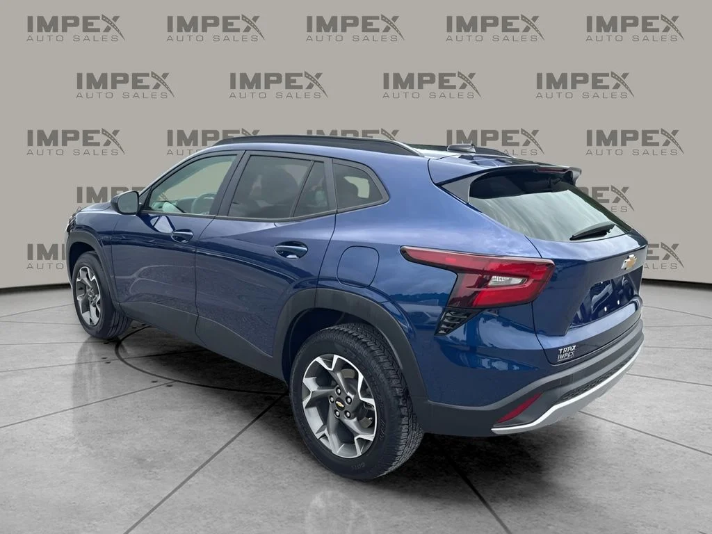 Used 2024 Blue Chevrolet LT image 3