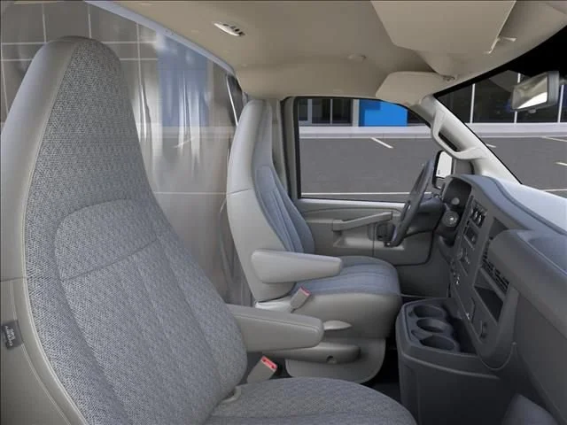 New 2026 Summit White Chevrolet 1WT image 17