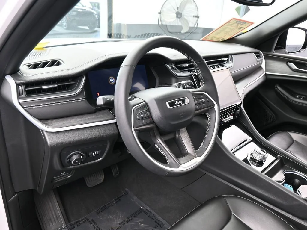 Used 2024 White Jeep Limited image 10