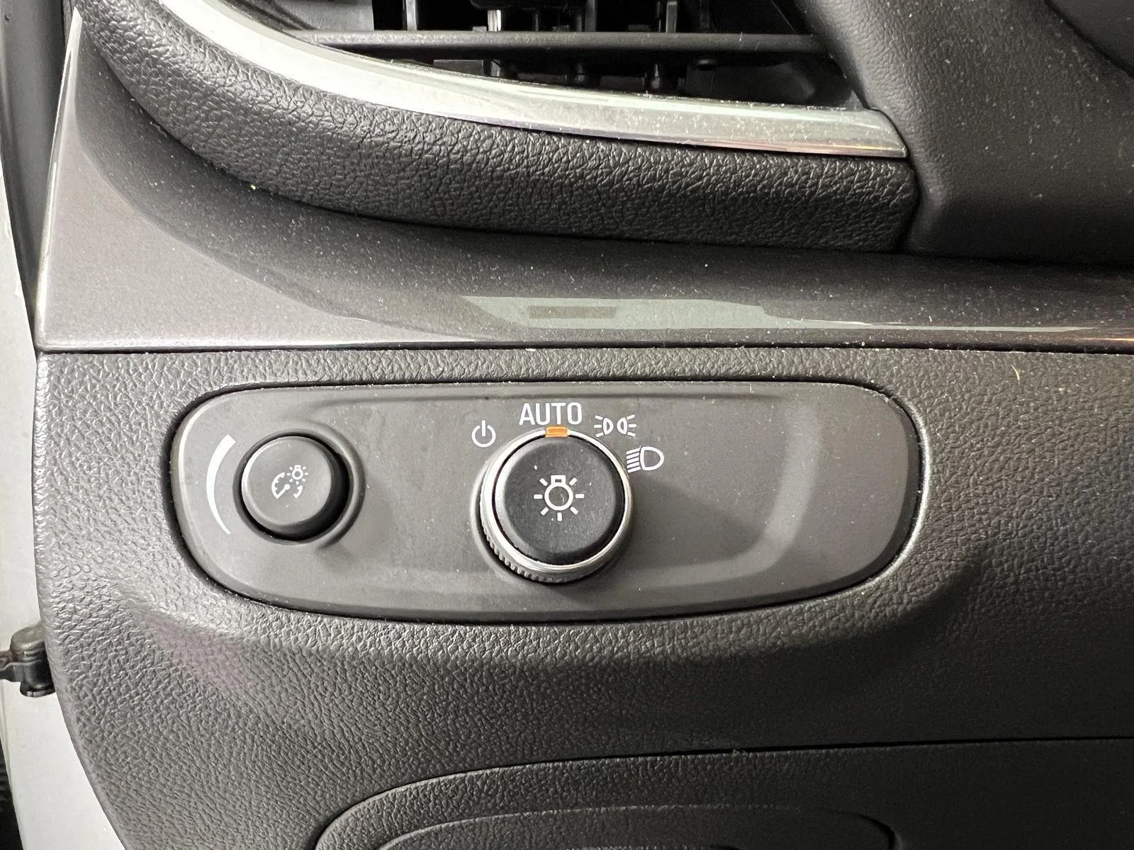 Used 2022 Quicksilver Metallic Buick Preferred image 16