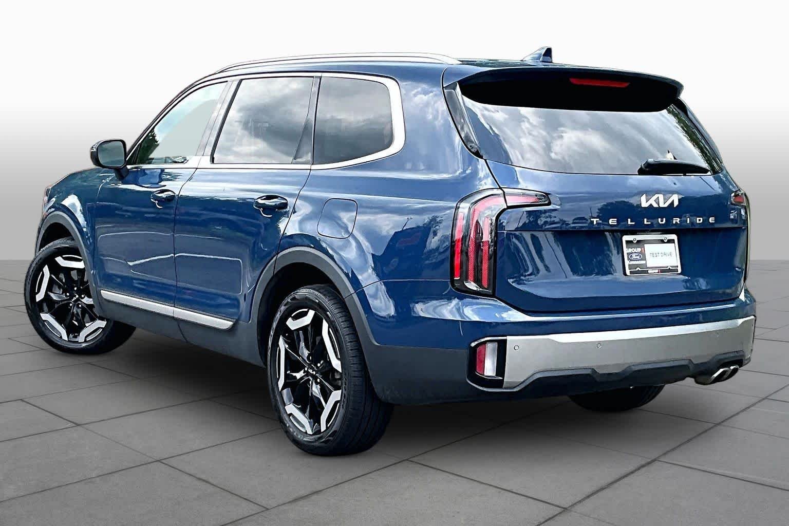 Used 2023 Midnight Lake Blue Kia EX image 12