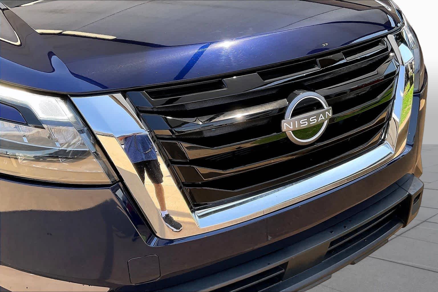Used 2025 Deep Ocean Blue Pearl Nissan SV image 27