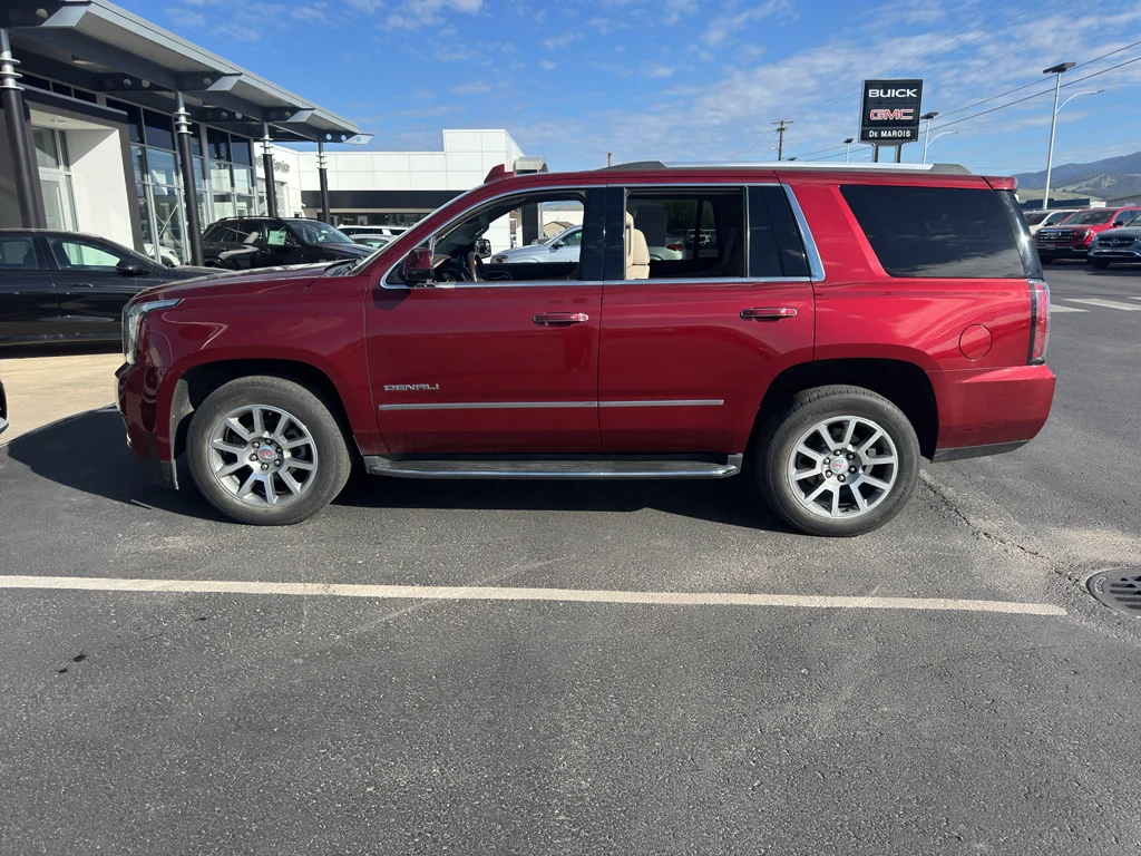 2017 GMC Yukon 4WD Denali's photo