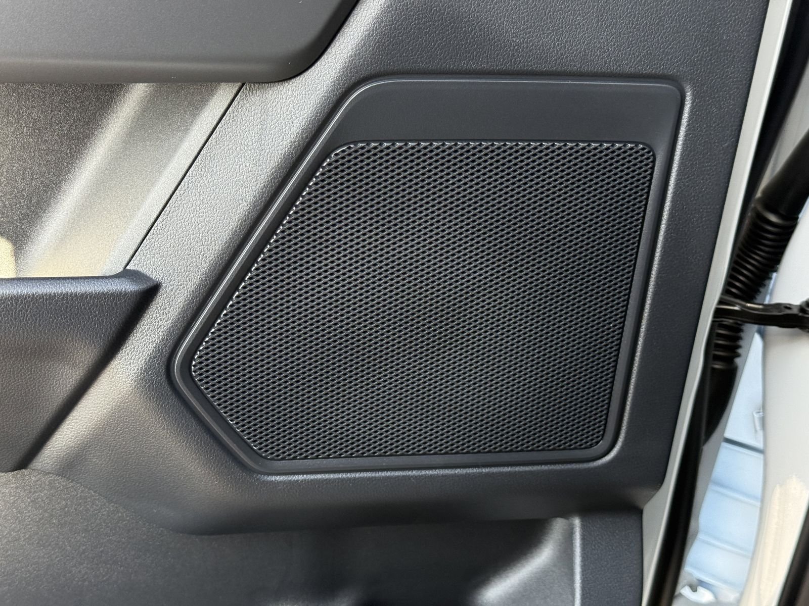 New 2026 Oxford White Ford XLT image 15