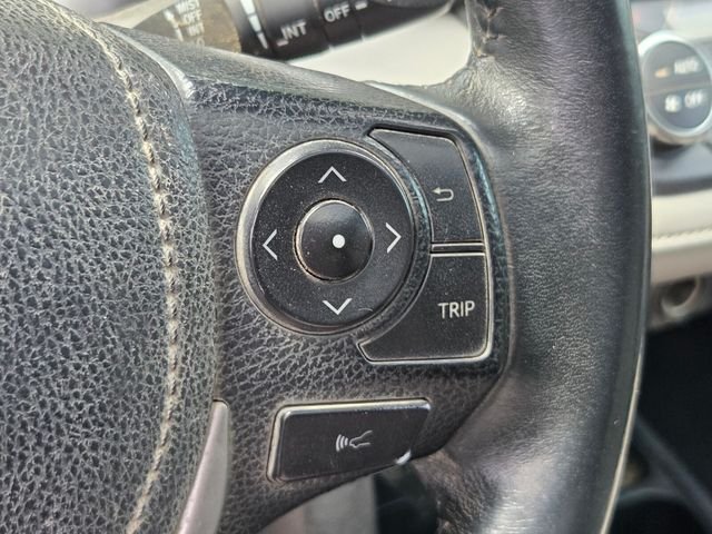 Used 2017 Silver Toyota XLE image 10