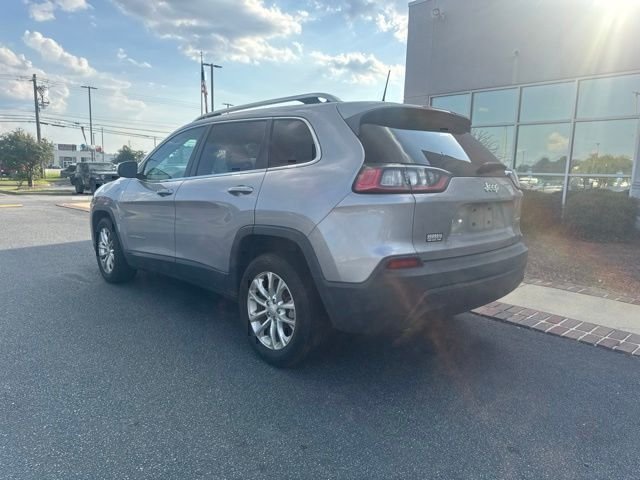 Used 2019 Silver Jeep Latitude image 9