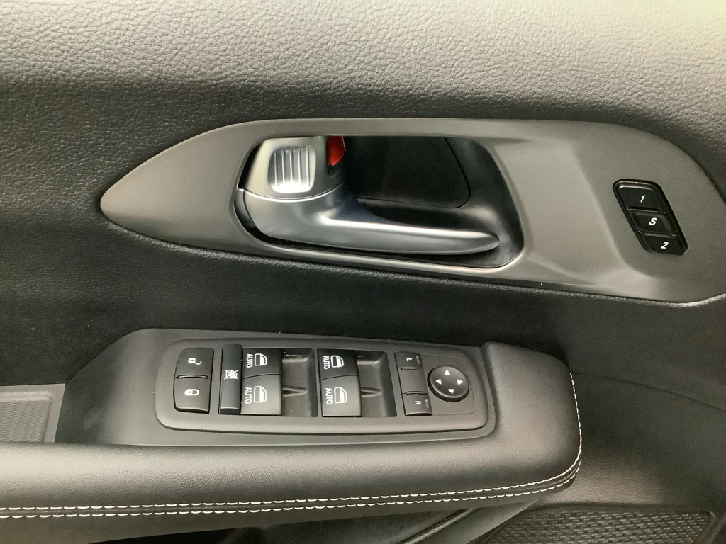 2026 Chrysler Pacifica Select - Photo 13