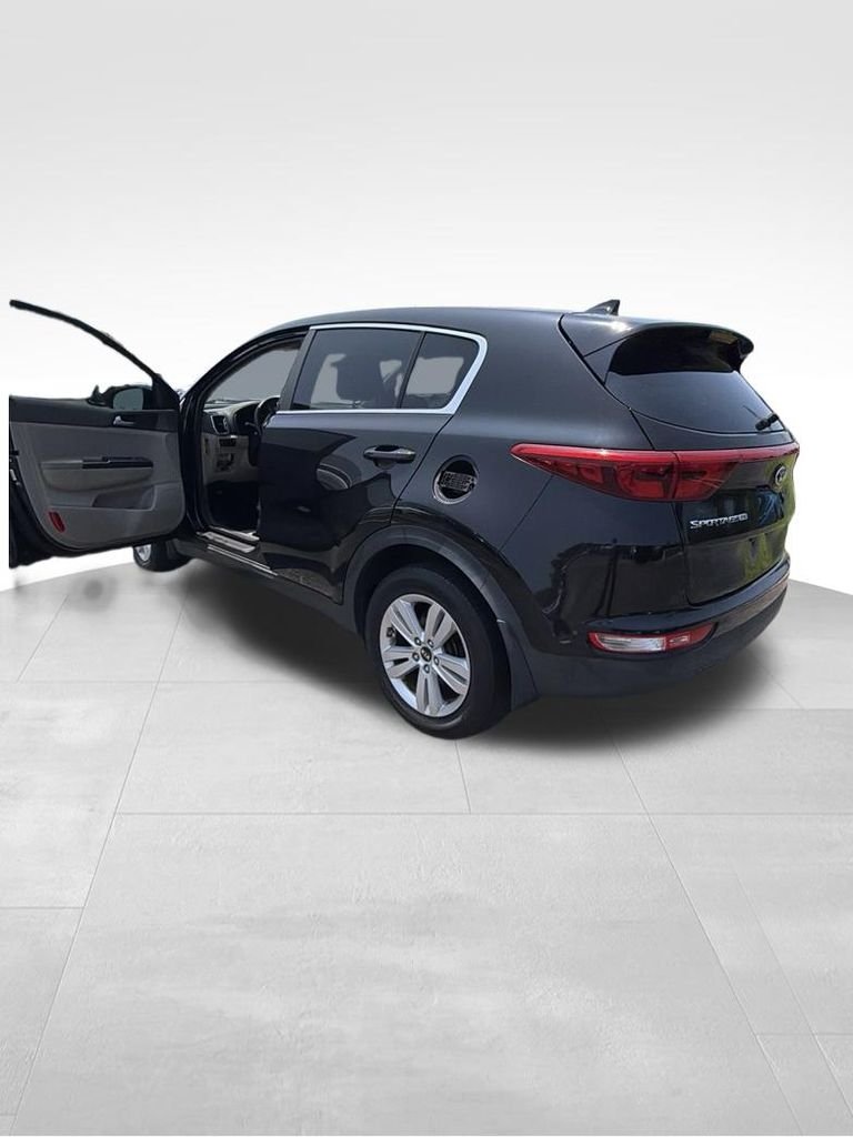 Used 2017 Red Kia LX image 10