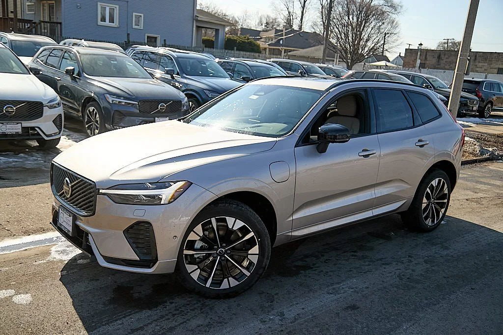 New 2026 Bright Dusk Volvo Plus image 3