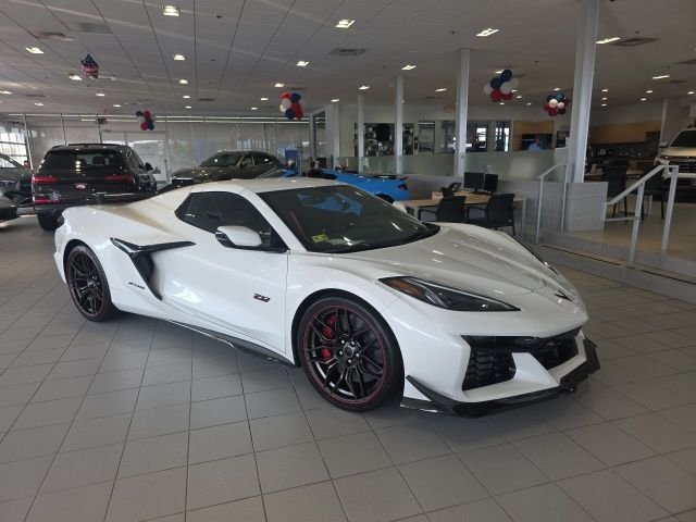 Used 2023 White Chevrolet Z06 image 4