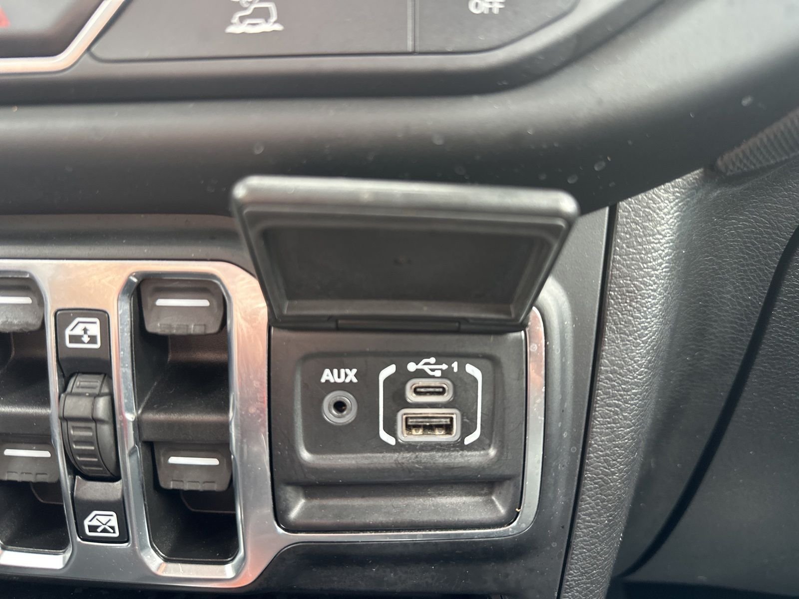 Used 2021 Gray Jeep Unlimited Willys image 28