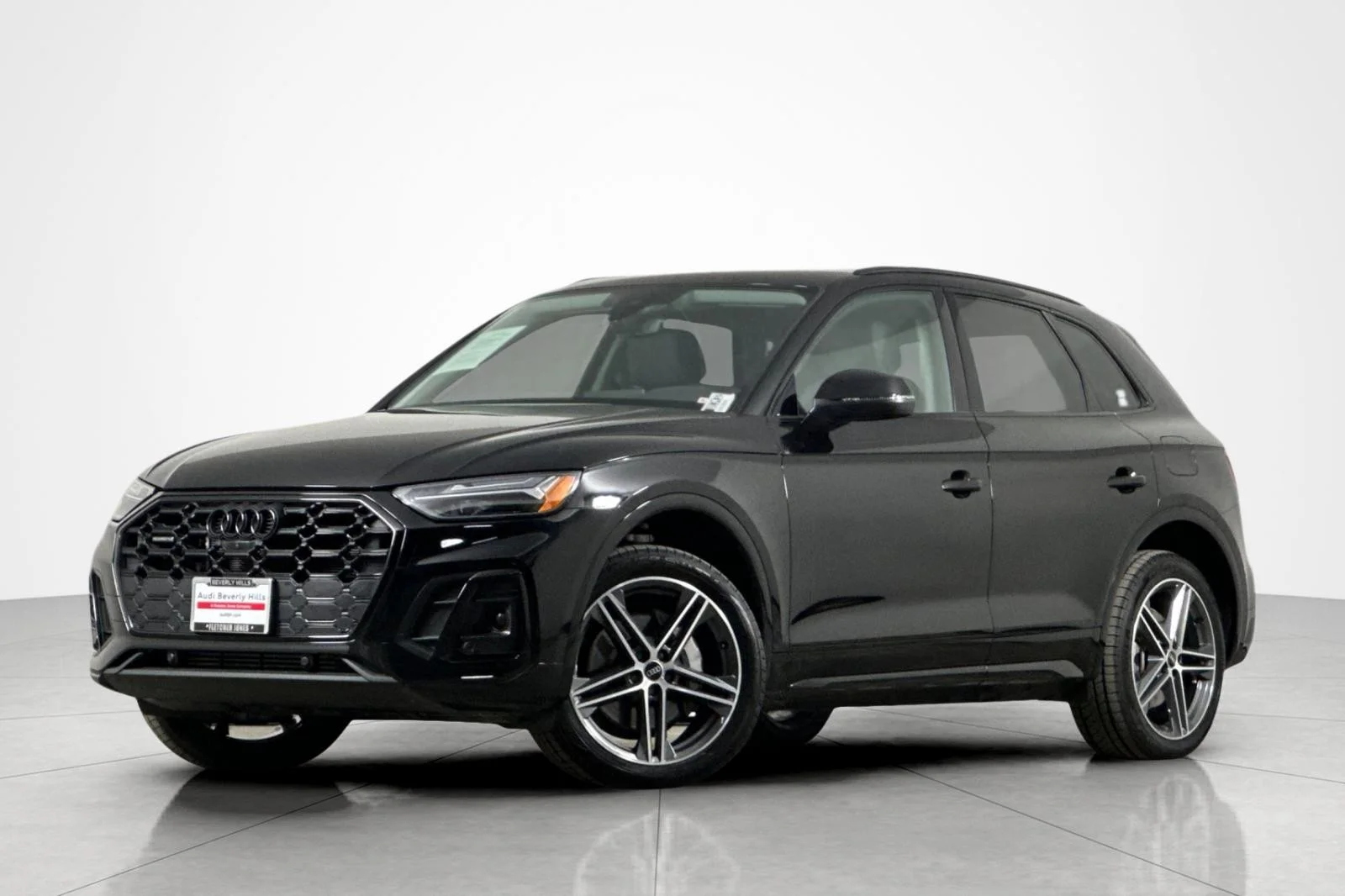 2023 Audi Q5 55 e Premium Plus's photo
