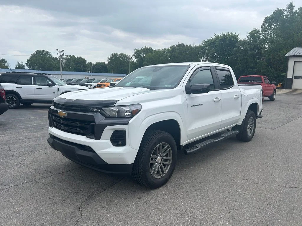 Used 2023 Summit White Chevrolet LT image 2