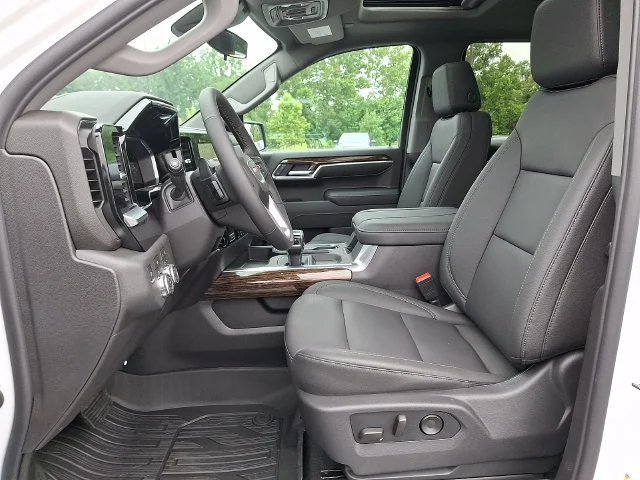 New 2026 Summit White GMC Elevation image 13