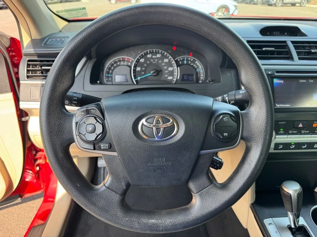 Used 2013 Red Toyota LE image 19