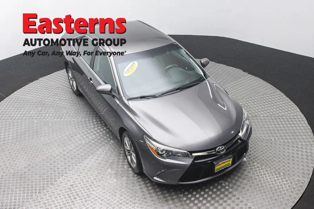 Used 2016 Gray Toyota SE image 3