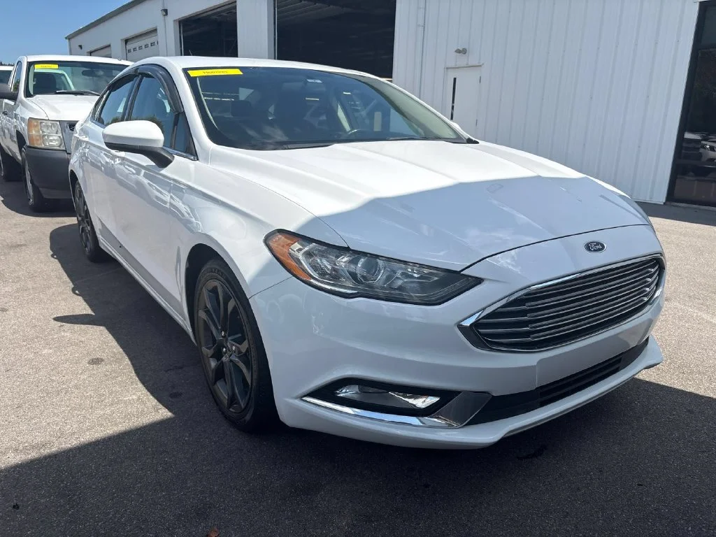 Used 2018 White Ford SE image 1