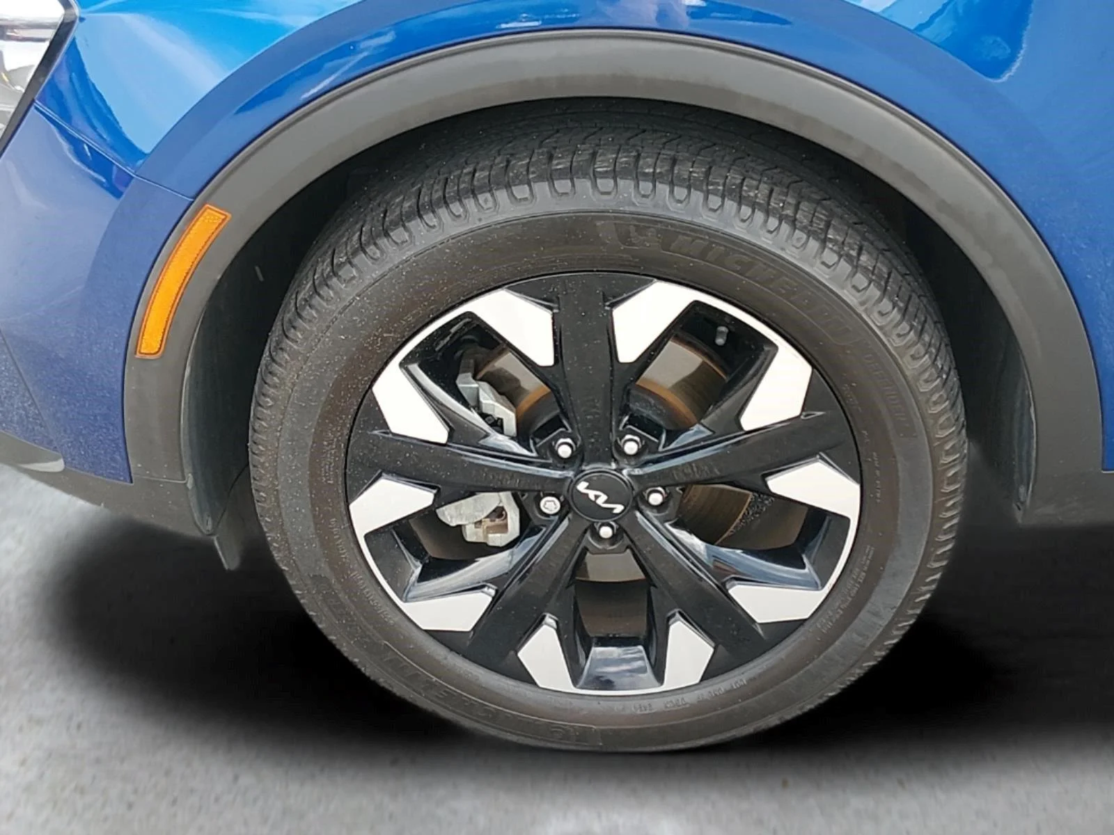 Used 2023 Sapphire Blue Kia X-Line image 11