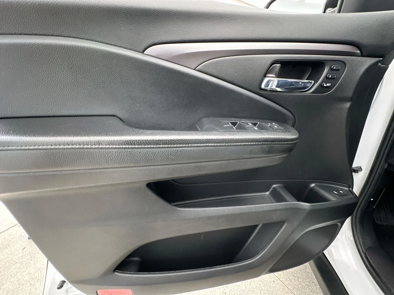 Used 2021 White Honda EX-L image 21