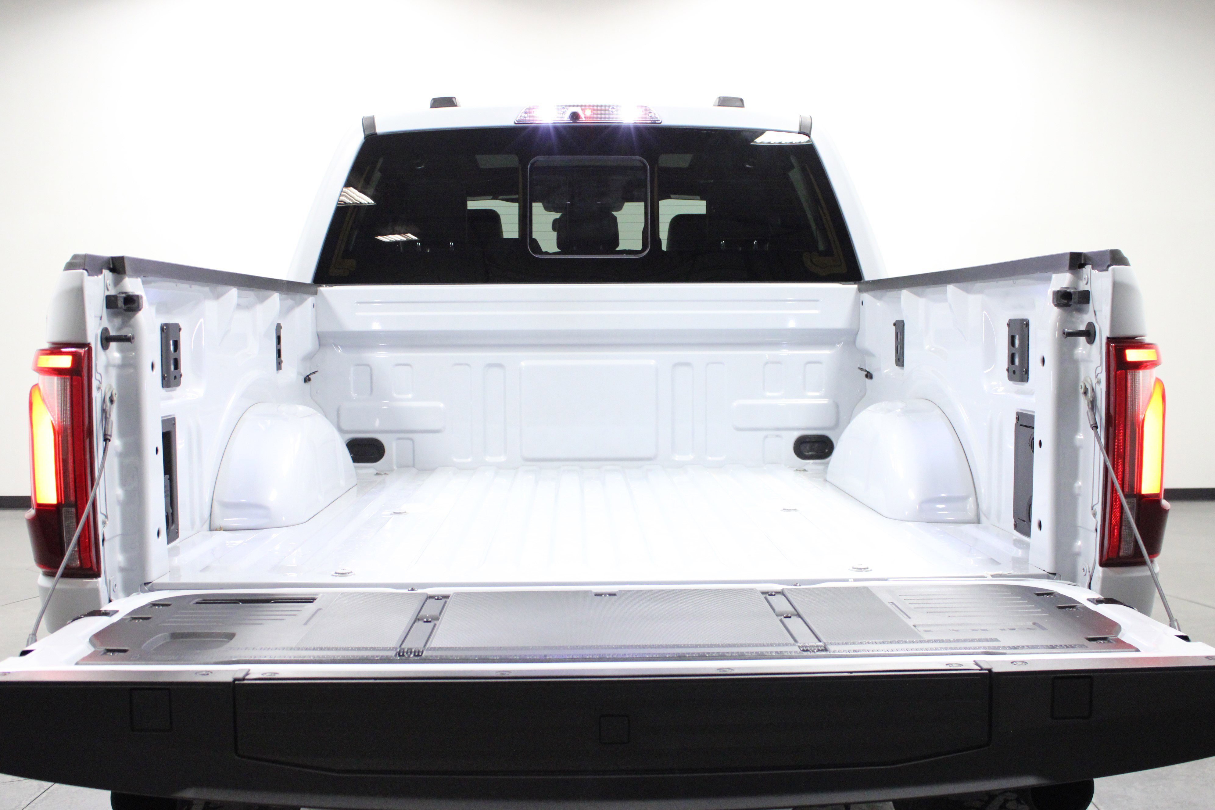 New 2025 Space White Metallic Ford Raptor image 14