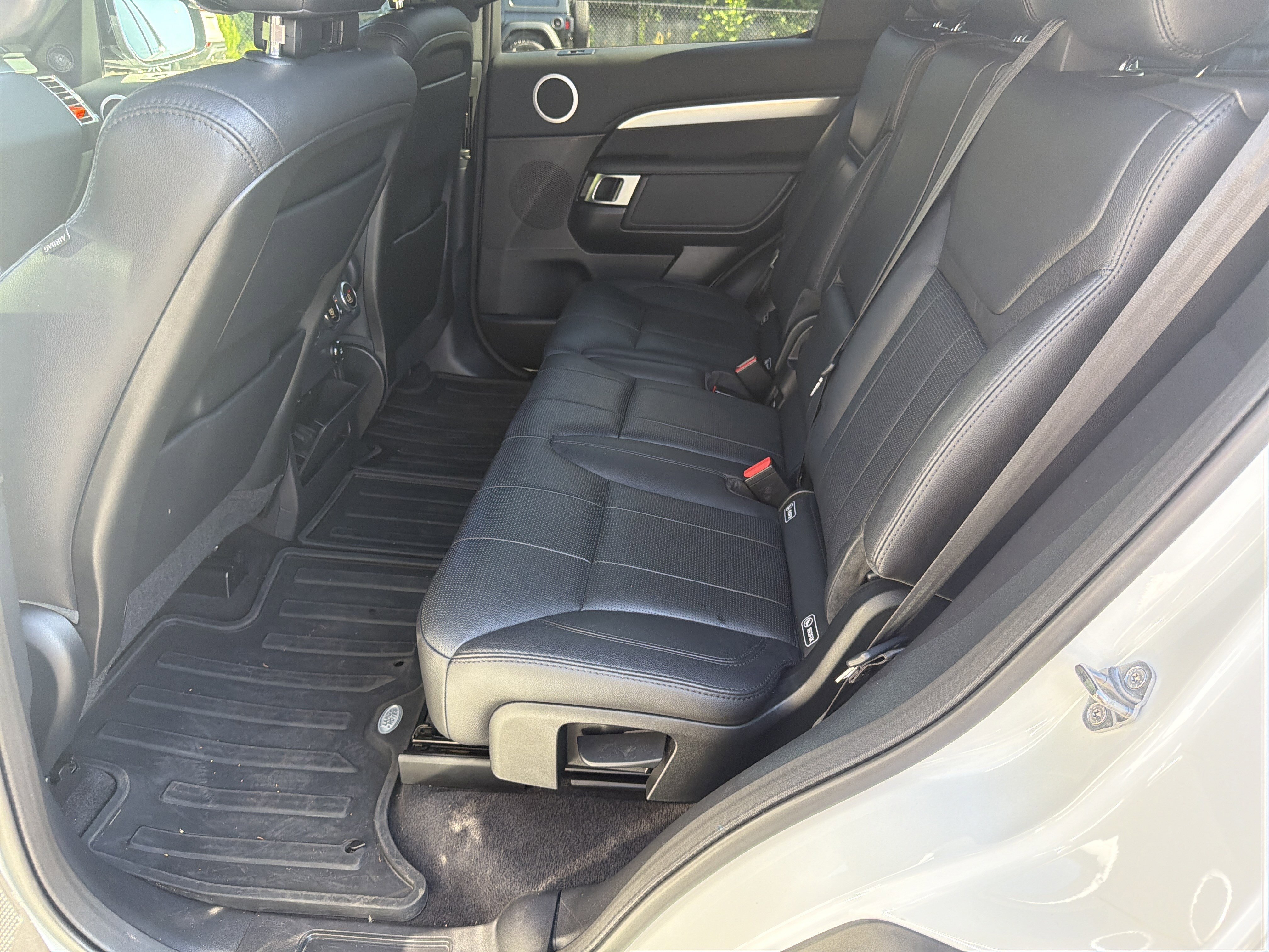 Used 2020 Fuji White Land Rover Landmark Edition image 26