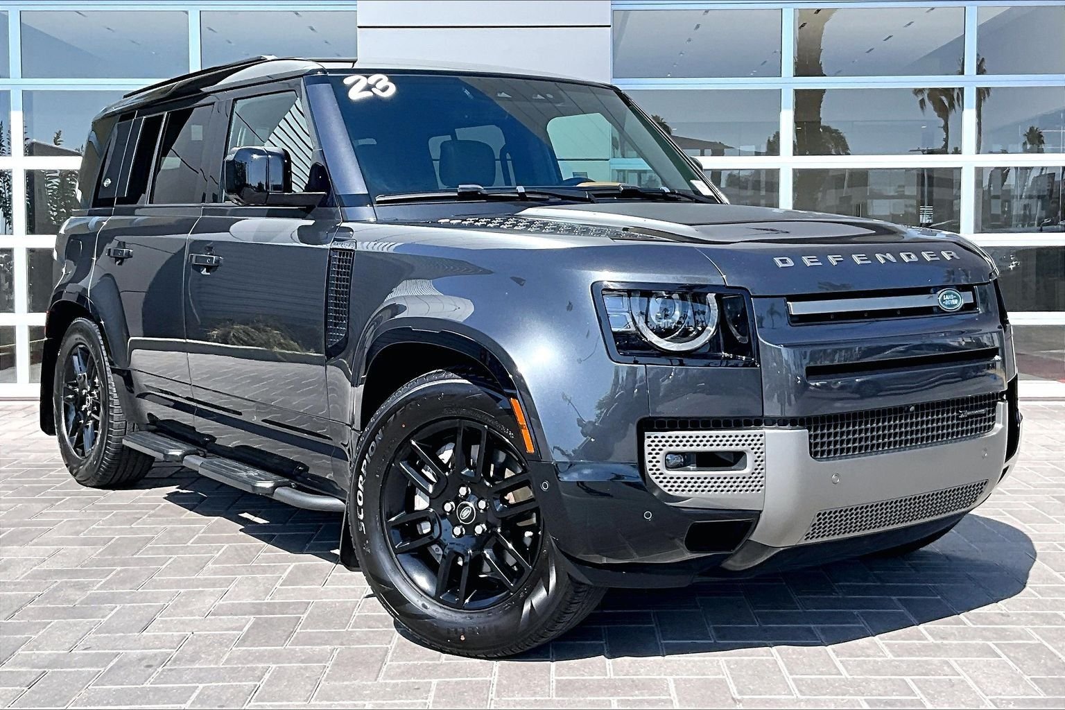 Used 2023 Gray Land Rover X-Dynamic SE image 3