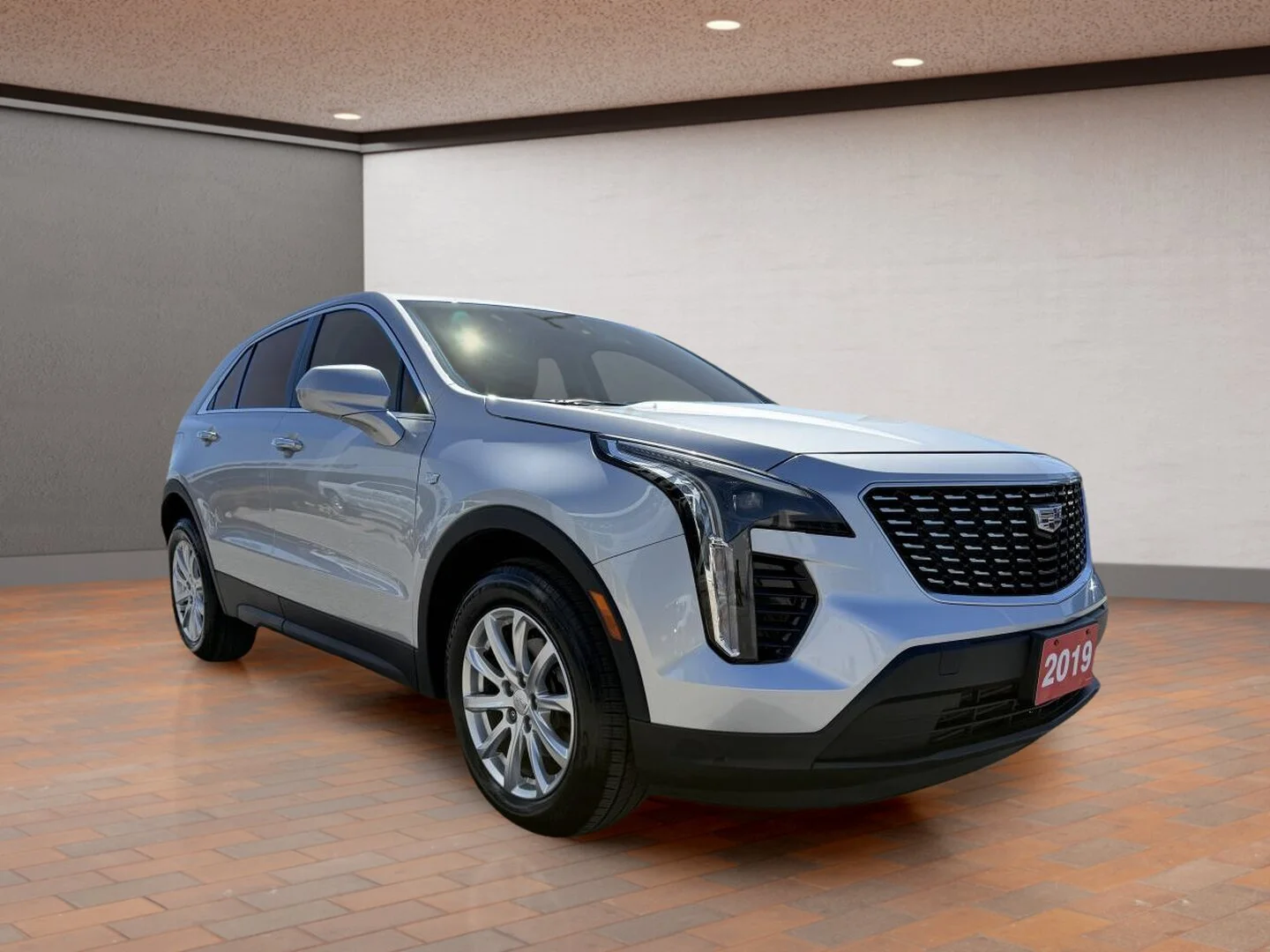 Used 2019 Silver Cadillac Luxury Fwd image 7
